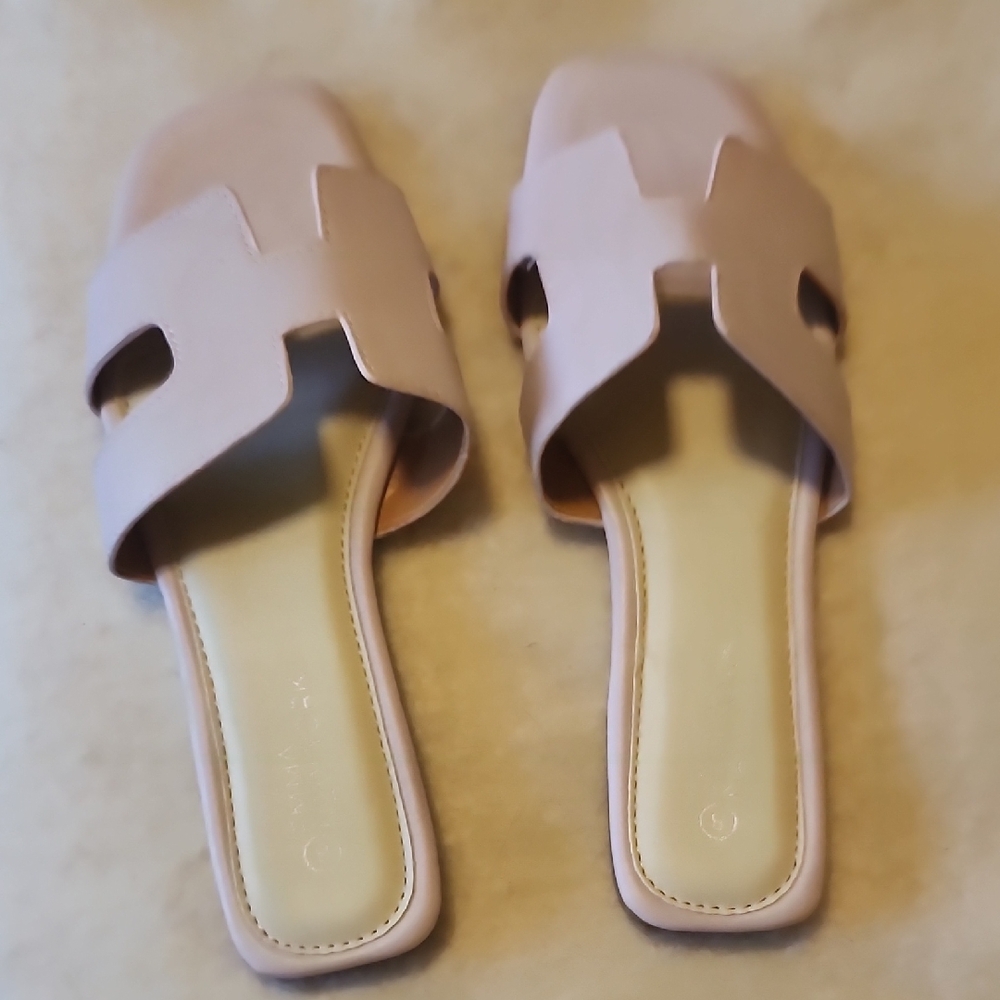 H Sandals